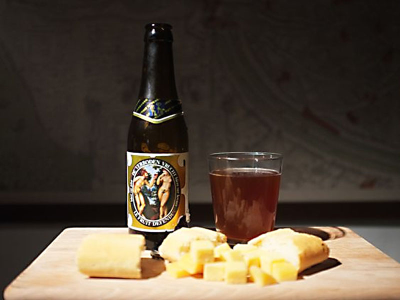 Bia bỉ hoegaarden le fruit defendu 8,5% chai 330ml Bia bỉ hoegaarden le fruit defendu 8,5% chai 330ml