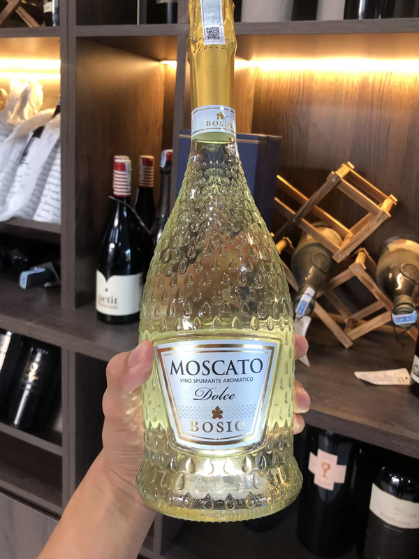 bosio moscato dolce spumante aromatico
