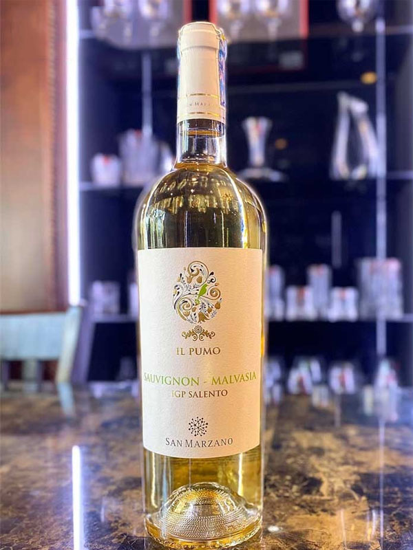 Il pumo sauvignon blanc – malvasia bianca salento igp, cantine san marzano