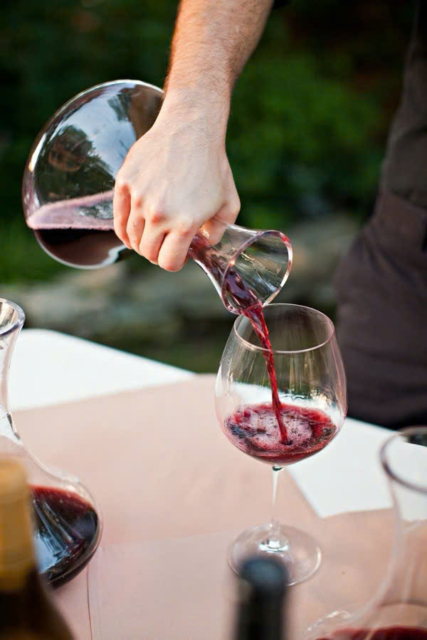 thưởng thức rượu vang nhập khẩu giá rẻ đúng cách