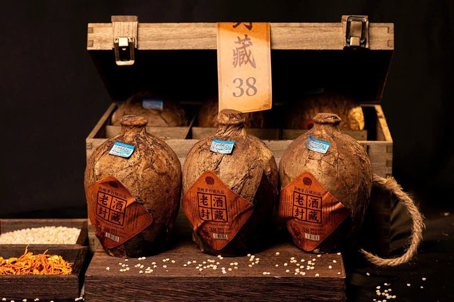 hộp quà rượu mao đài kết hợp trà cổ thụ tại ba đình cao cấp