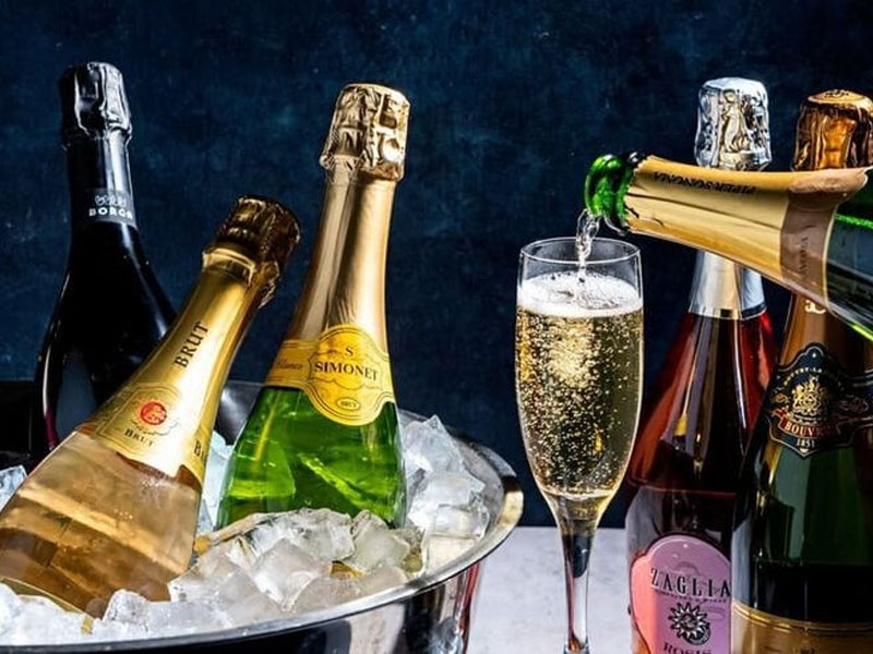Top các dòng rượu vang nổ (champagne) khai xuân cực chất