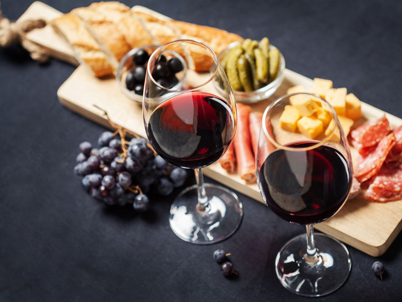 rượu vang tiraki pinot noir