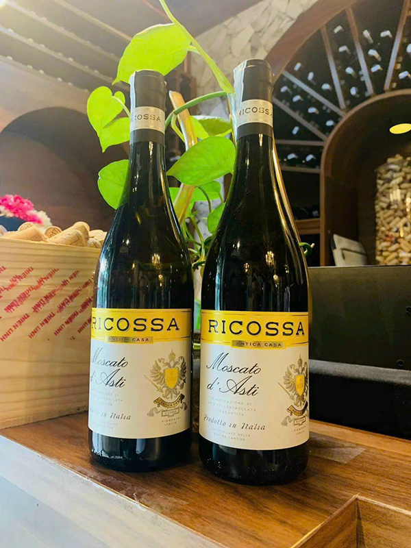 top 5 rượu vang trắng ý moscato giá rẻ, ngọt ngào nhất