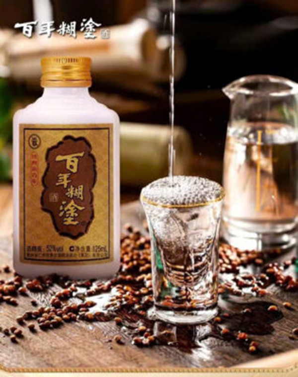 giá rượu bách niên hồ đồ 52: mua 2 thùng tặng bộ 6 ly