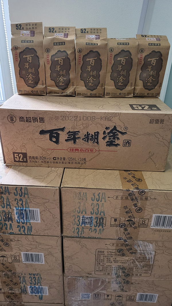 giá rượu bách niên hồ đồ 52: mua 2 thùng tặng bộ 6 ly