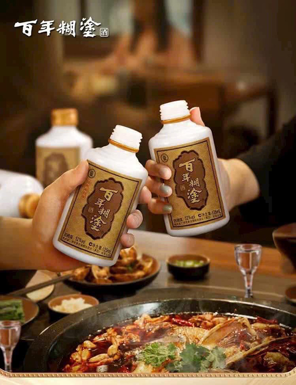 giá rượu bách niên hồ đồ 52: mua 2 thùng tặng bộ 6 ly