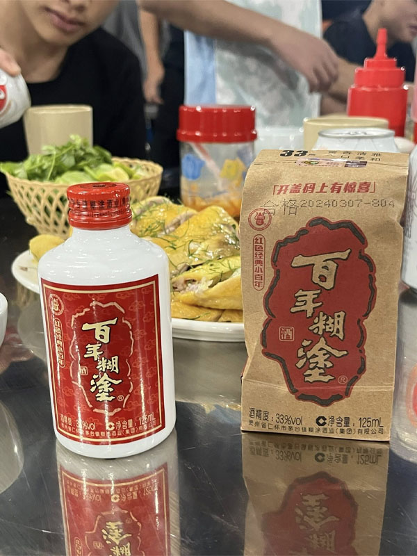 rượu bách niên hồ đồ nhãn đỏ